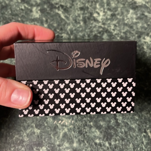 Disney Minnie Mouse watch Rose gold with white strap - NEW in box - Picture 7 of 8